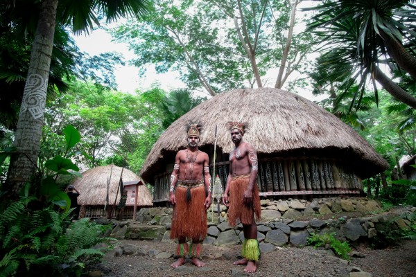 Nueva Guinea, Expedición Korowais